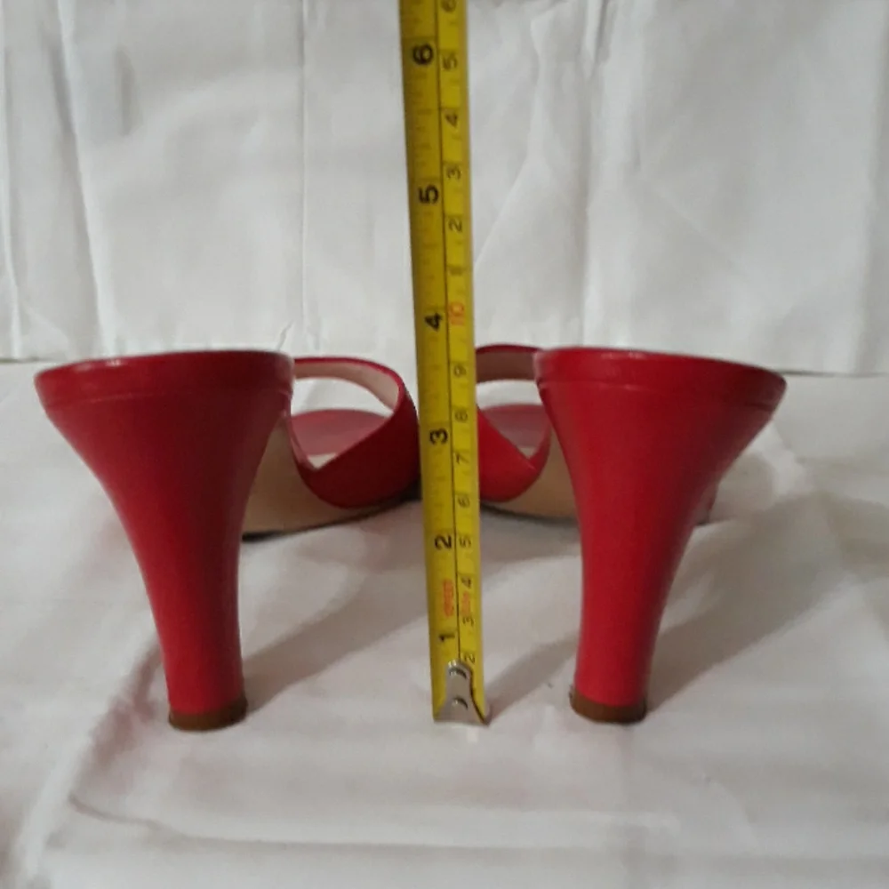 Marc Jacobs Coral polka dot leather sandals. - Picture 4 of 5